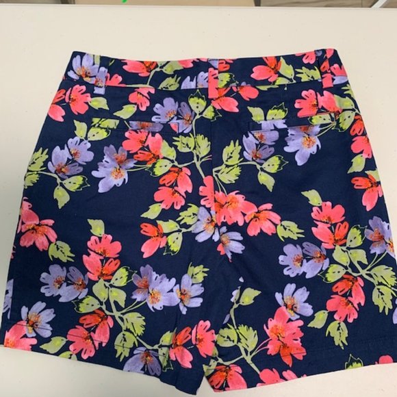 Land's End Mid Rise Floral Shorts size 6 - Picture 2 of 8
